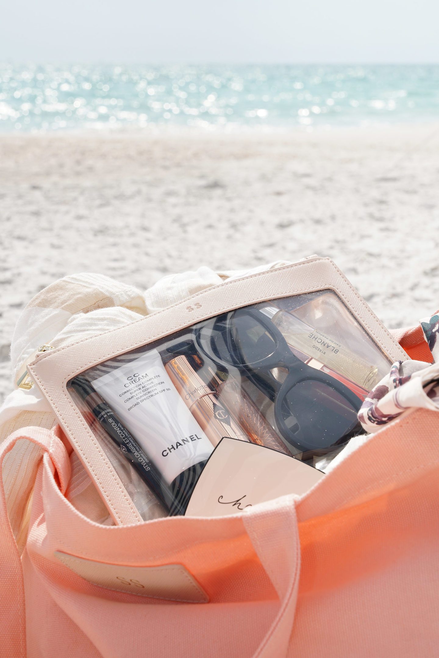 Les essentiels du sac de plage | Le look book beauté
