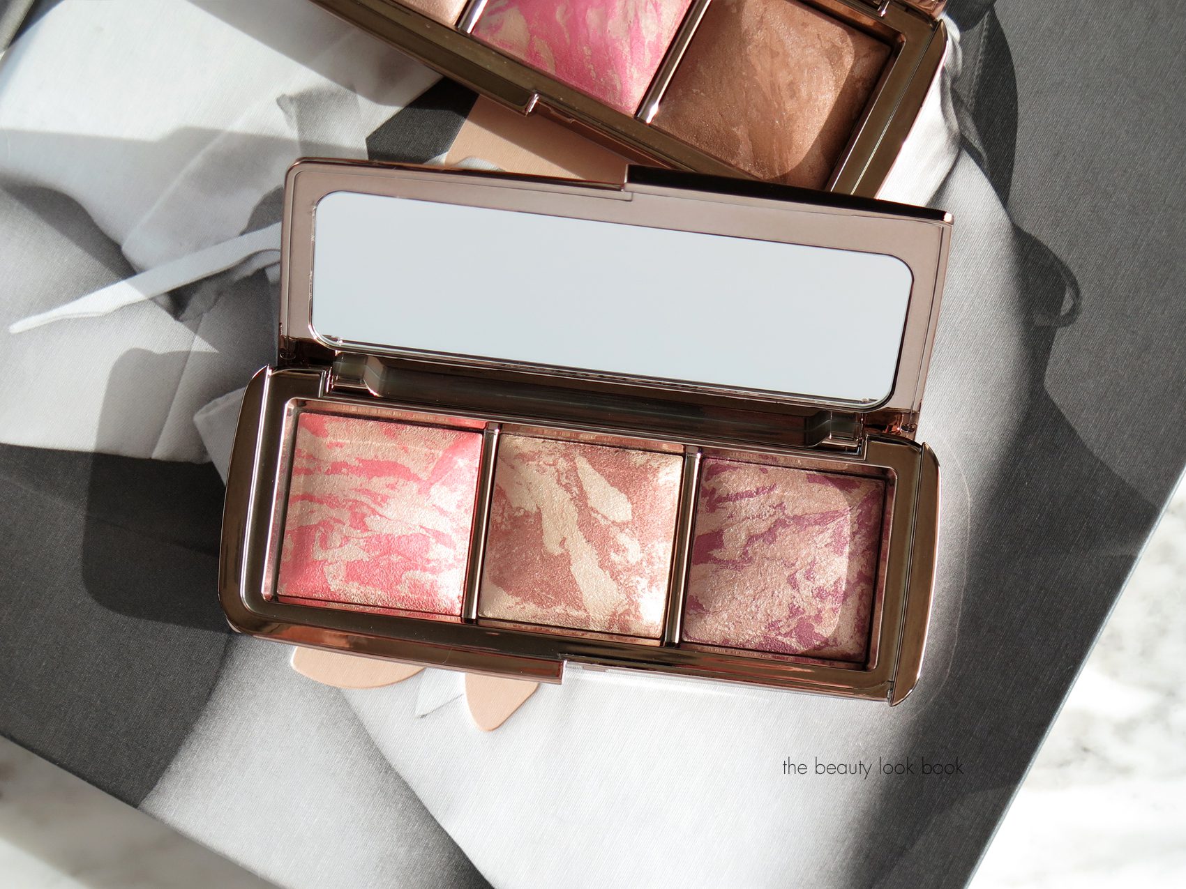 hovedpine Næsten Udlevering Hourglass Ambient Strobe Lighting Blush Palette - The Beauty Look Book