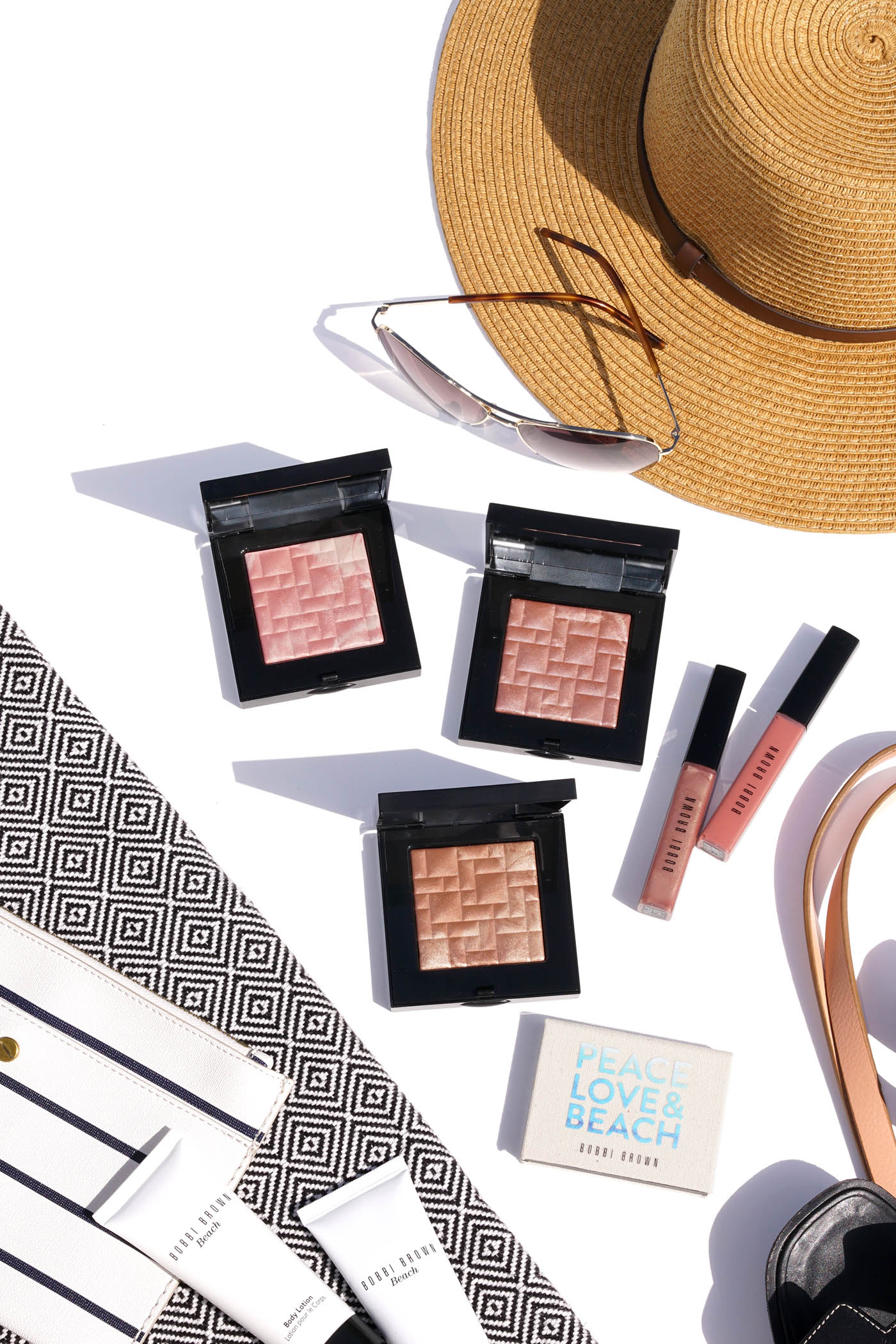 Bobbi Brown Peace, Love and Beach Collection Highlighting Powder and Love Eye Shadow Trio | The Beauty Look Book