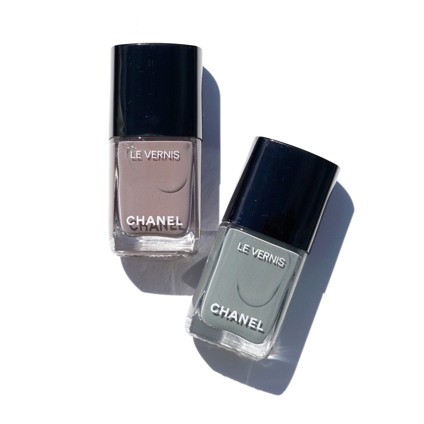 Chanel Le Vernis New Dawn (mauve) and Horizon Line (green) | The Beauty Look Book 