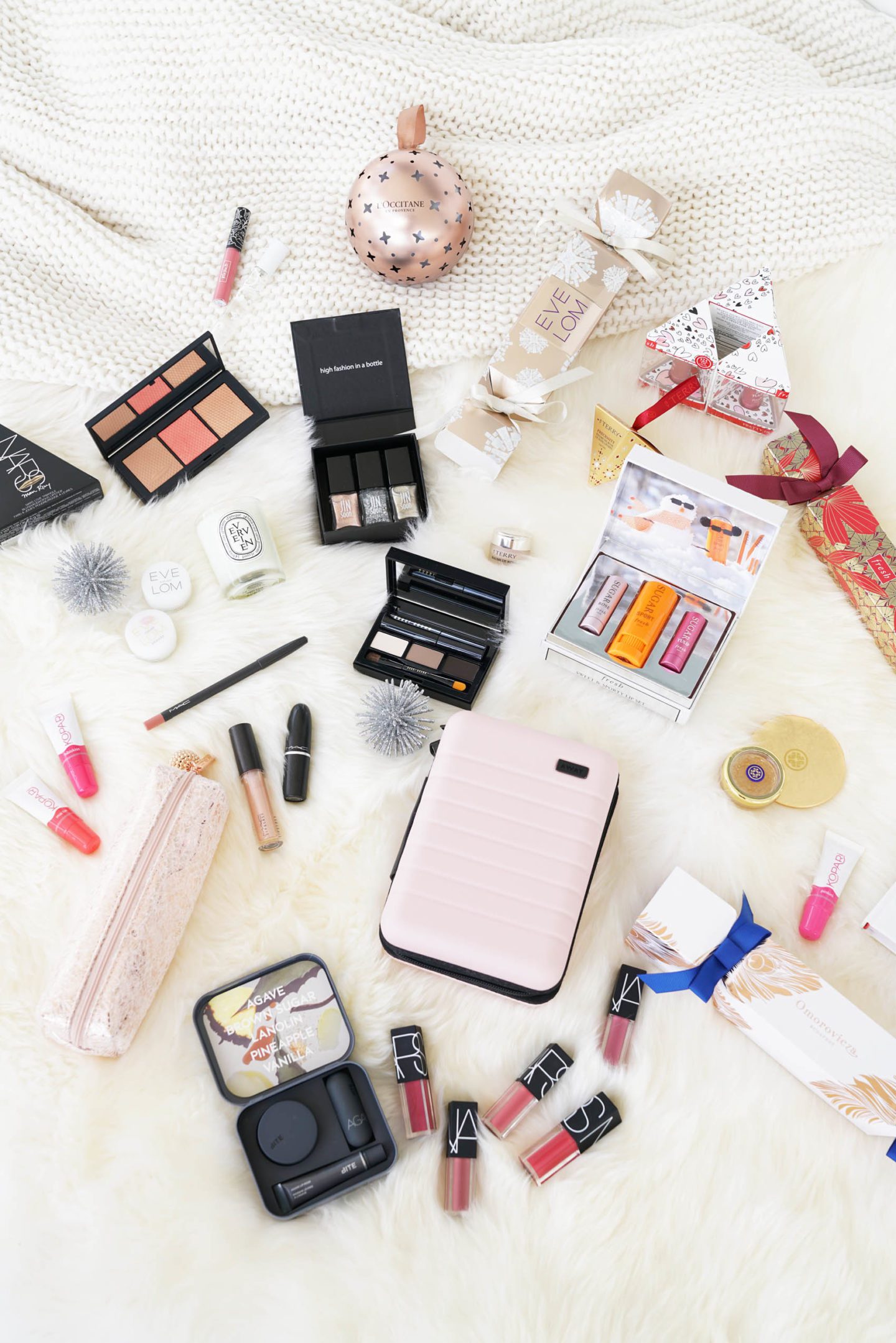 Best Holiday Gifts Under $50 for the beauty junkie | The Beauty Look Book
