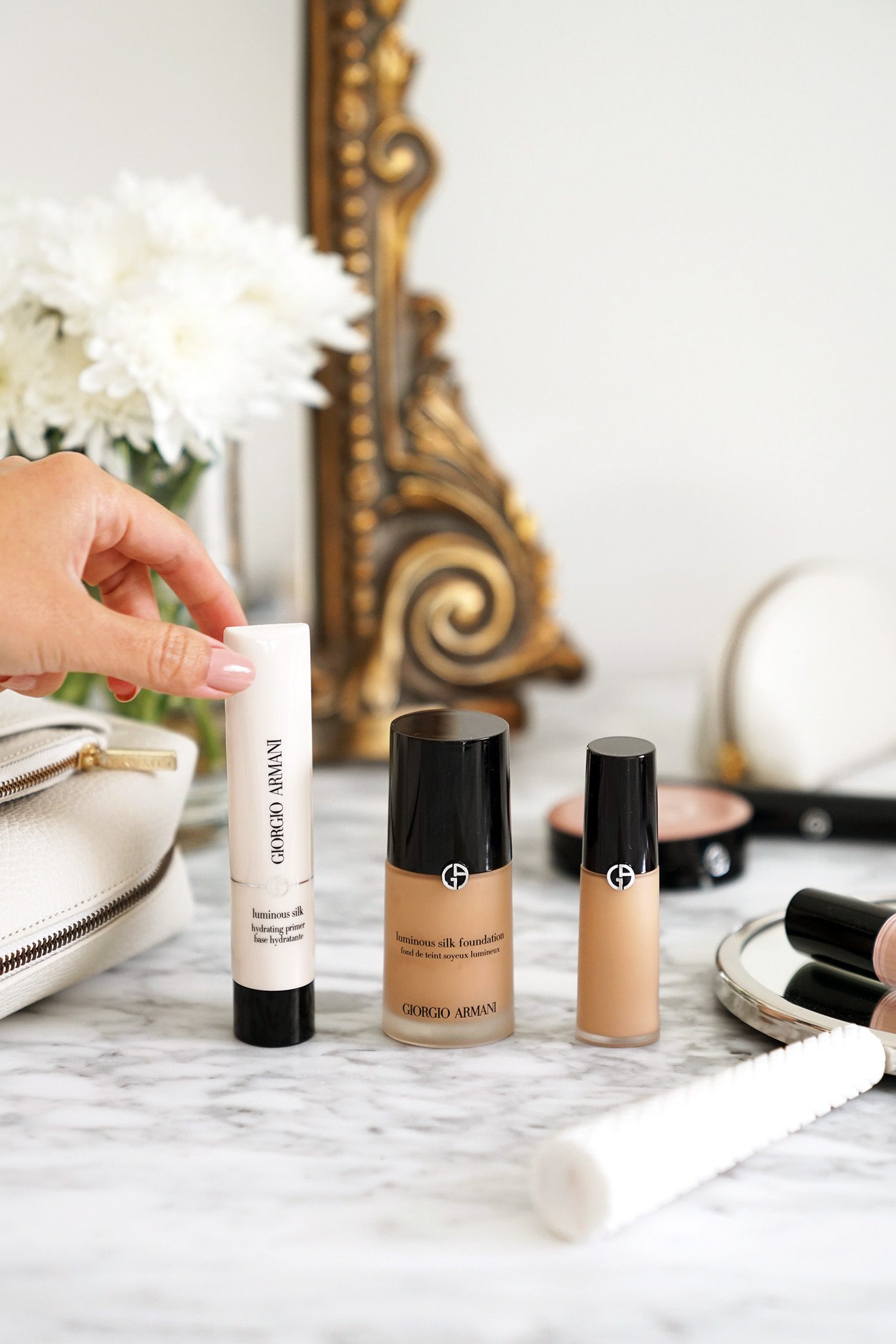 LES BEIGES Healthy Glow Foundation Hydration and Longwear by