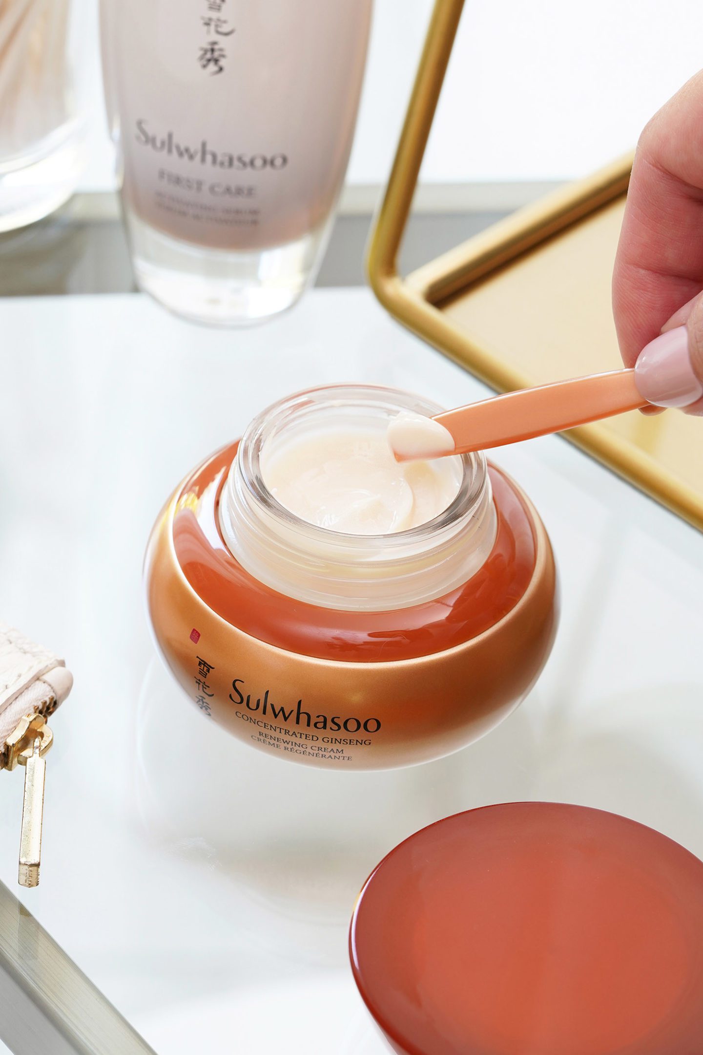 Sulwhasoo Concentrated Ginseng Renewing Cream texture