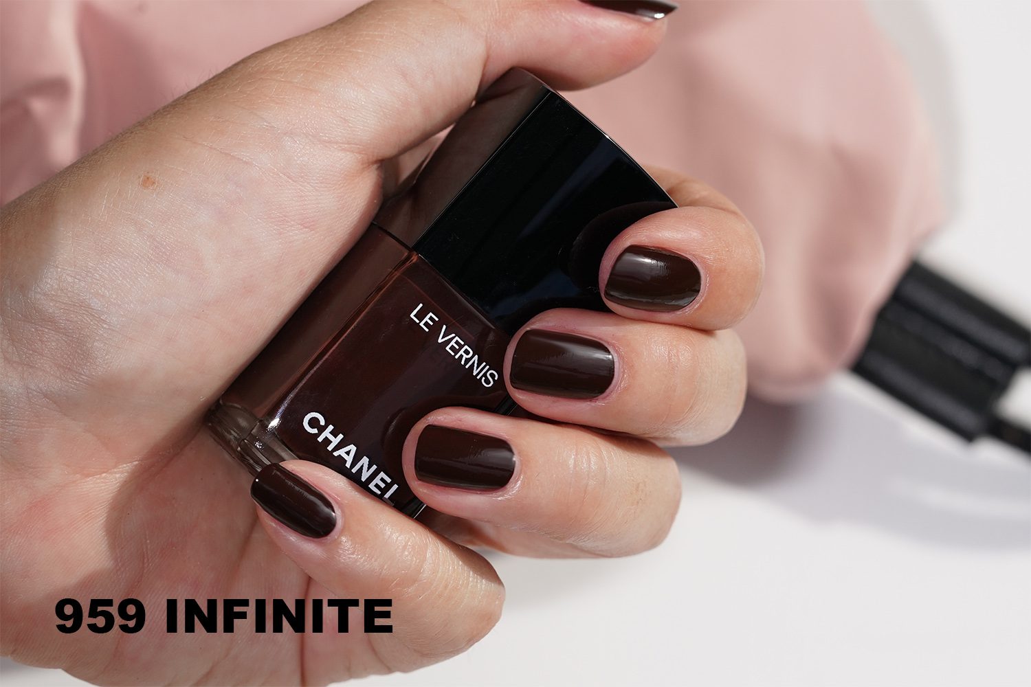 Chanel Le Vernis Holiday 2022 Review: We Swatched The Shades