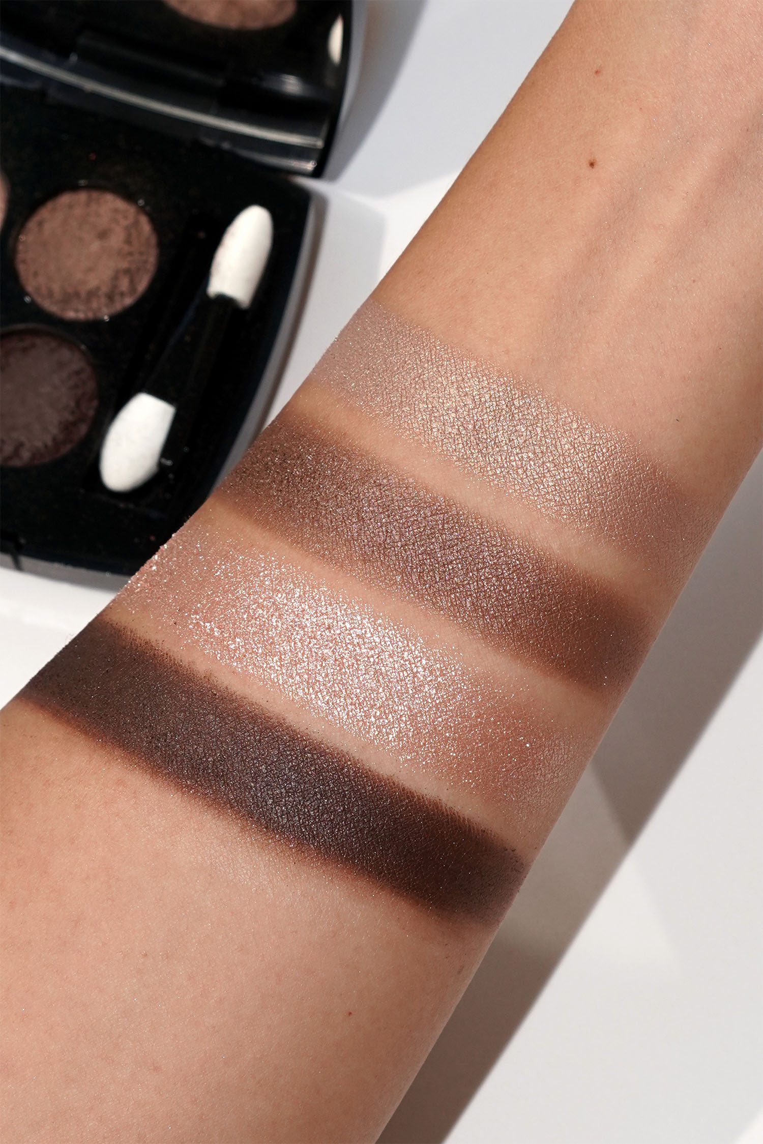 Encommium hjul Indvandring New Chanel Les 4 Ombres Tweed Eyeshadows - The Beauty Look Book