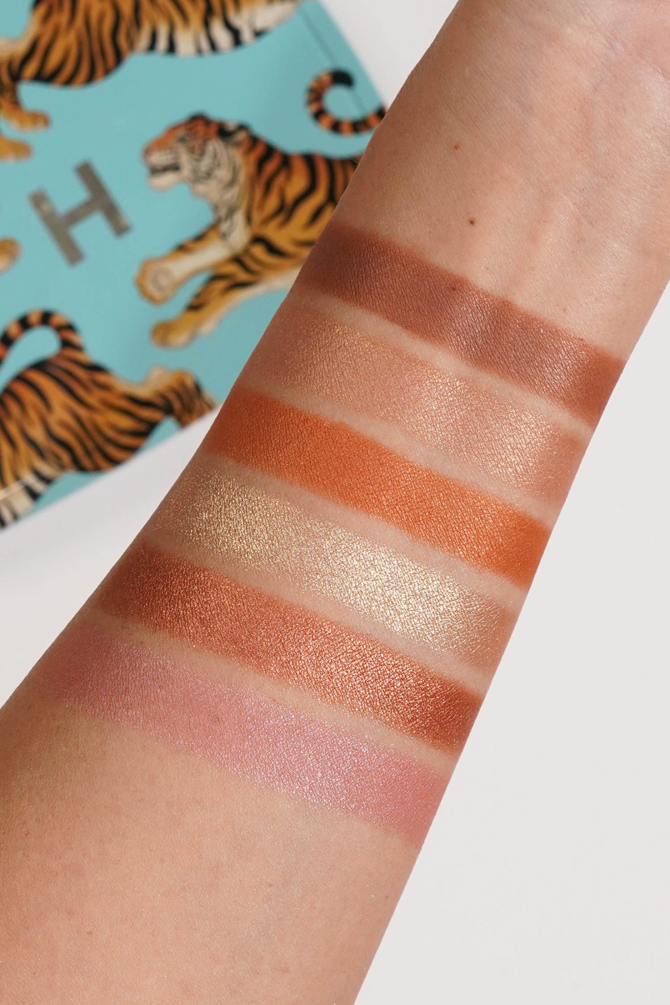 Hourglass Ambient Lighting Edit Unlocked Holiday 2022 The Beauty Look