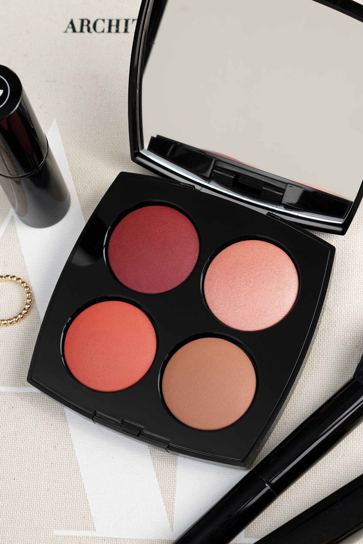 Chanel Les 4 Rouges Yeux Et Joues Eyeshadow and Blush Palette in Tendresse