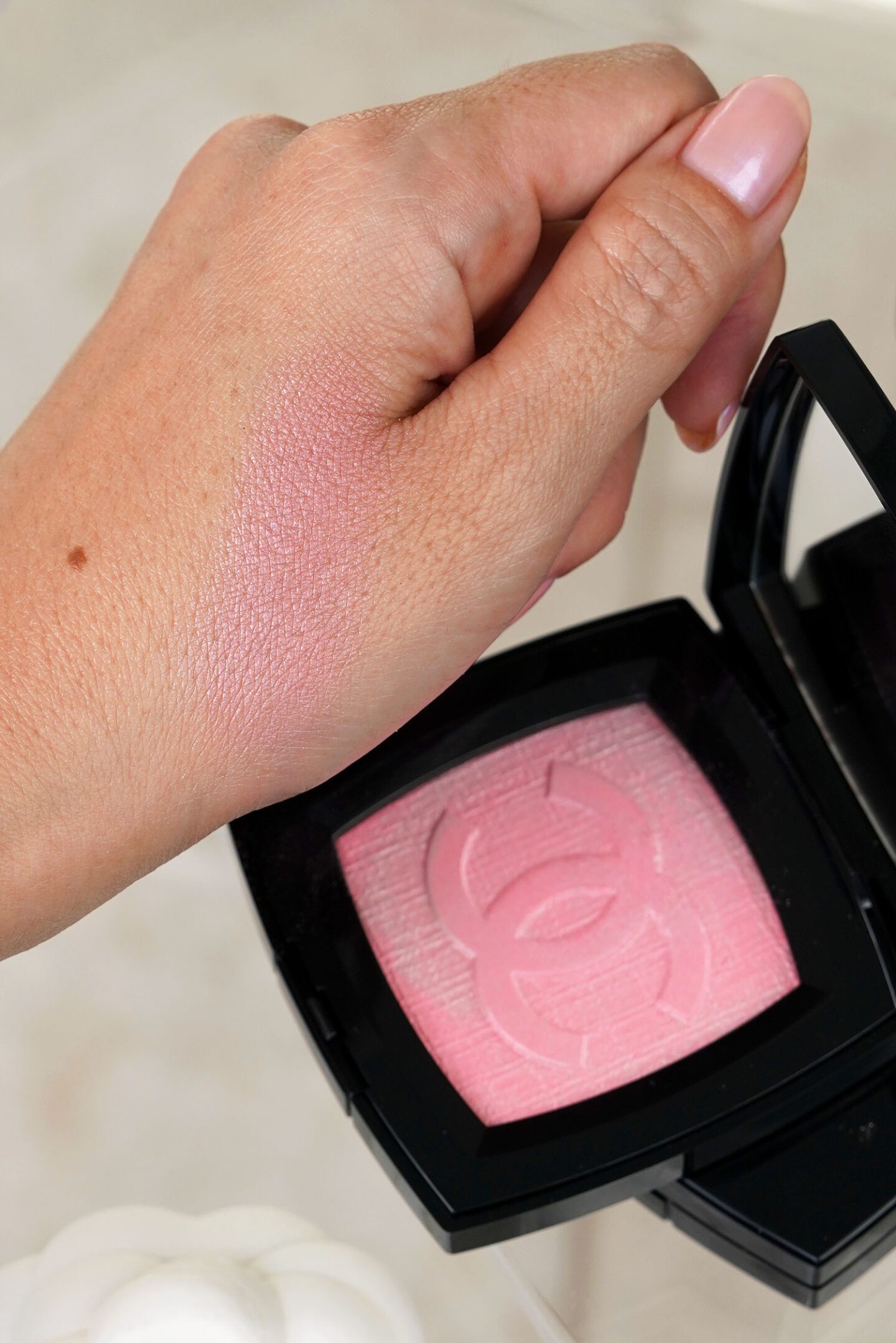 Fantaisie de Chanel Illuminating Blush in Pastel Fuschia 