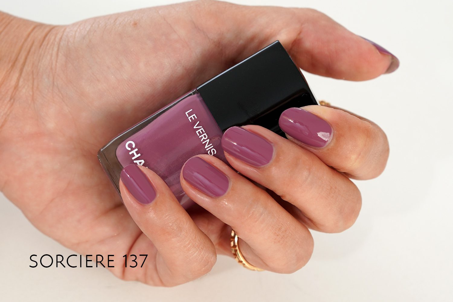 Chanel Le Vernis Nail Colour in Western Light Review: Chanel Hong