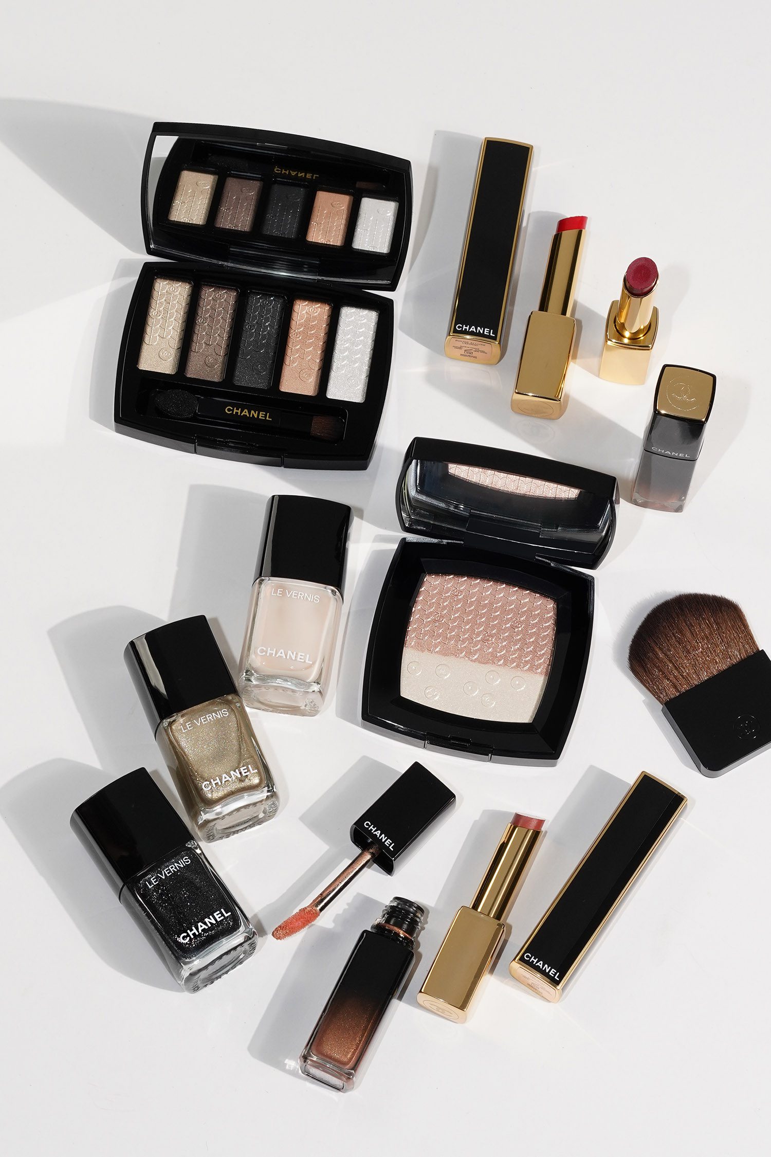 Chanel Makeup & Skincare Holiday Gift Sets  Chanel beauty, Holiday gift  sets, Chanel makeup
