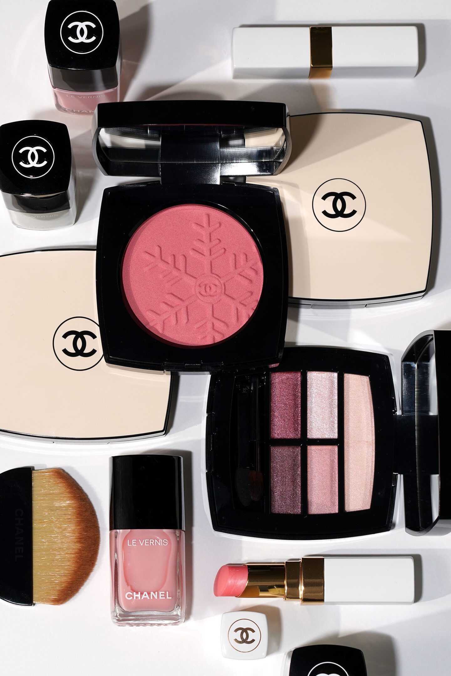 Chanel Les Beiges Winter Glow 2024 review via The Beauty Lookbook