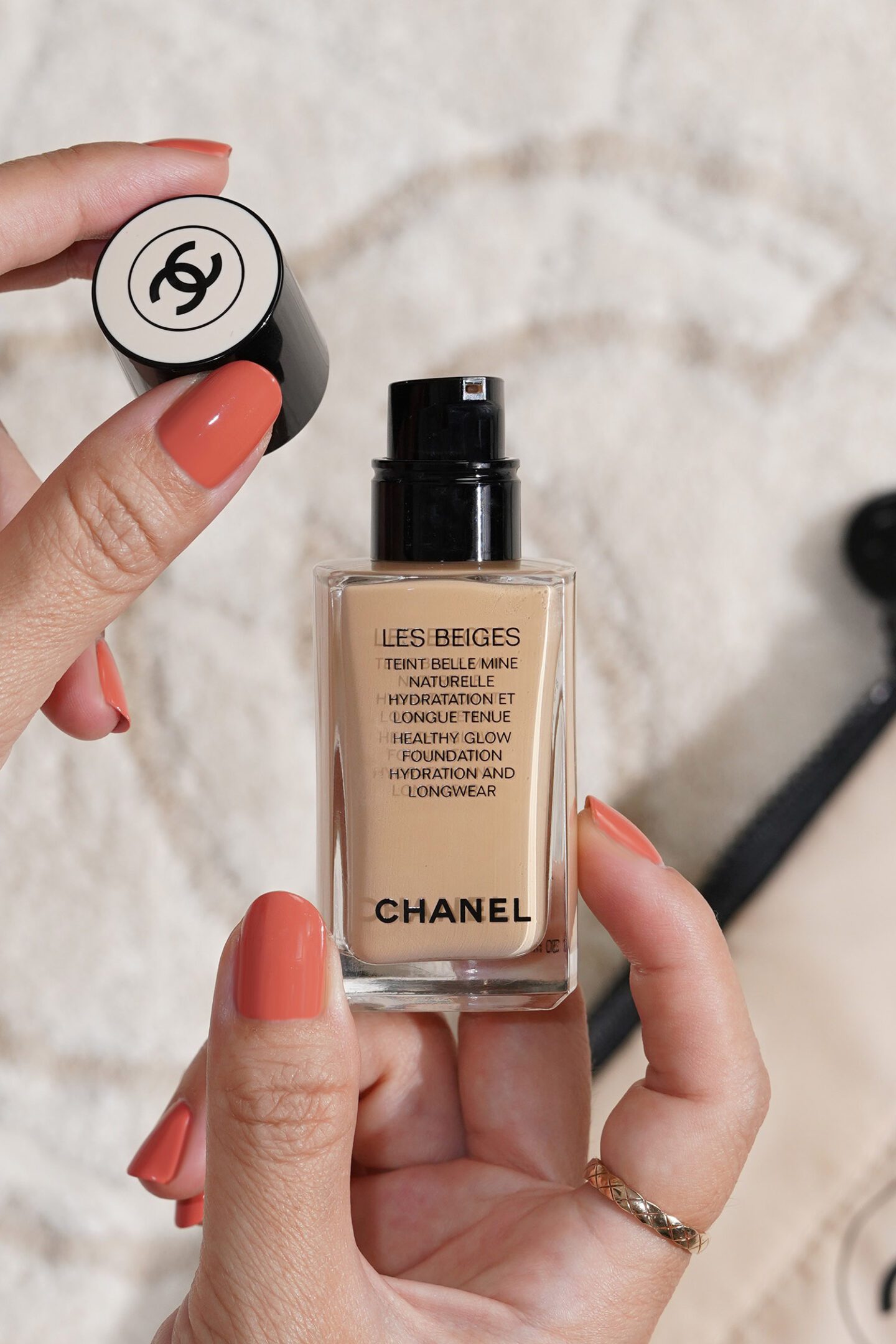 Chanel Les Beiges Healthy Glow Foundation BO53