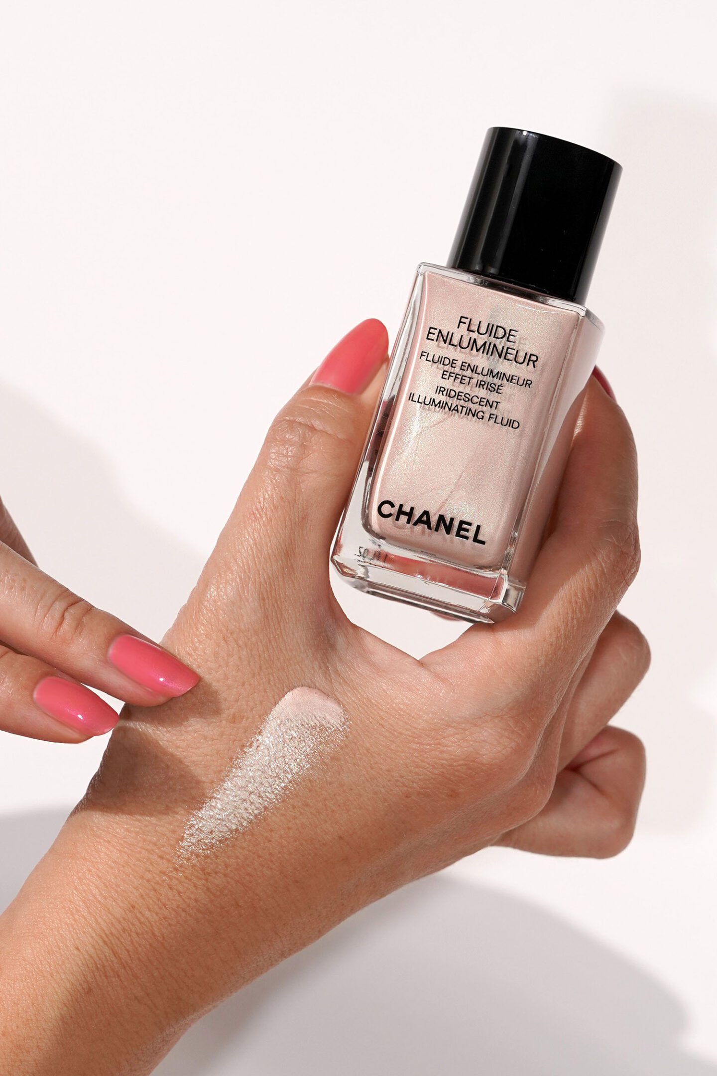 Chanel Fluid Enlumineur Iridescent Illuminating Fluid – Halo